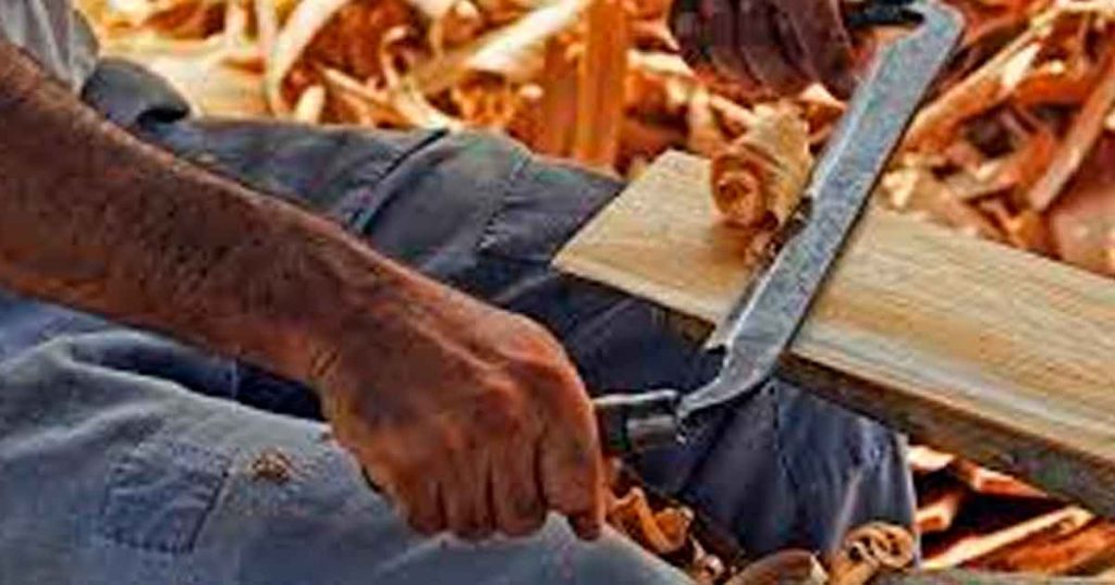 Carpinteros en dificultades para adquirir su materia prima