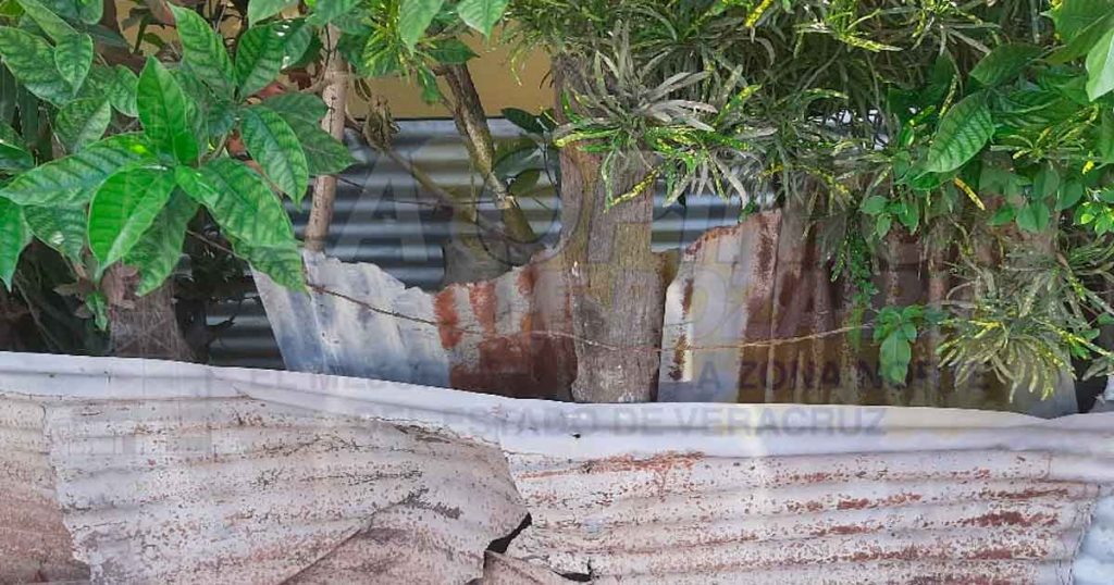 Destroza cerca de un domicilio