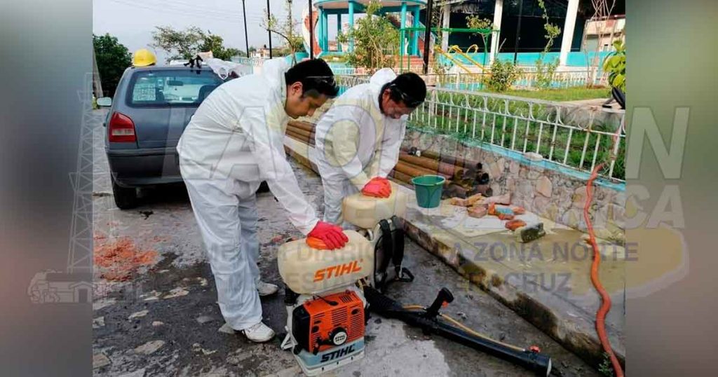 Sanitizan calles y espacios públicos de Chumatlán