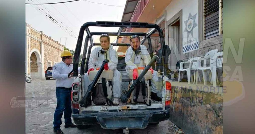 Sanitizan calles y espacios públicos de Chumatlán