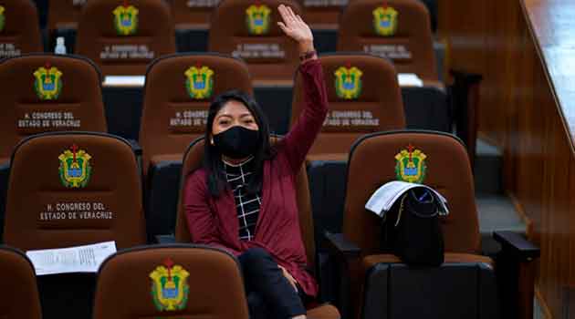 Avalan diputados reformas que sancionan a quien agreda a personal de salud