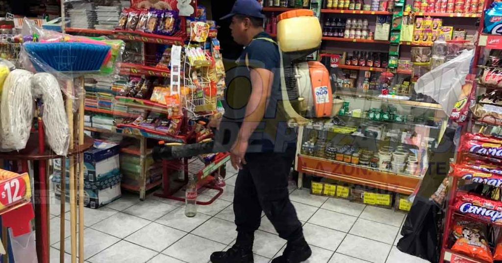 Cierran negocios en Coyutla, solo farmacias están abiertas
