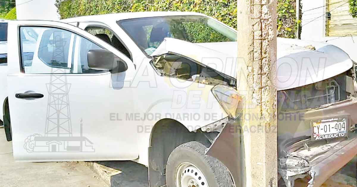 Terminó incrustado en un poste