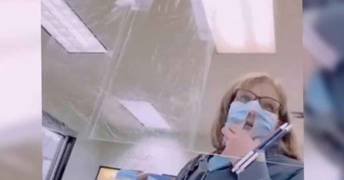 Mujer se viraliza en redes: hace agujero en cubrebocas para respirar mejor