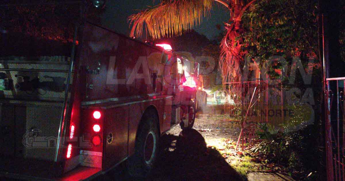 Incendio arrasa con una bodega en Cerro Azul