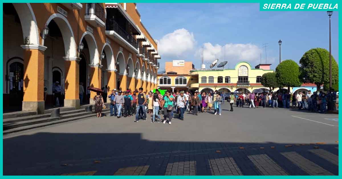 Se manifiestan en el ayuntamiento de Xicotepec; llevan más de dos meses sin agua