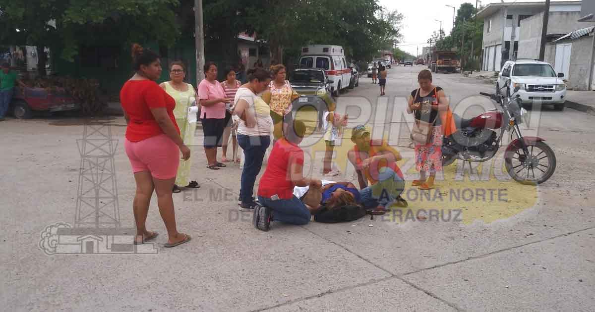 Madre e hija lesionadas al chocar la motocicleta en que viajaban
