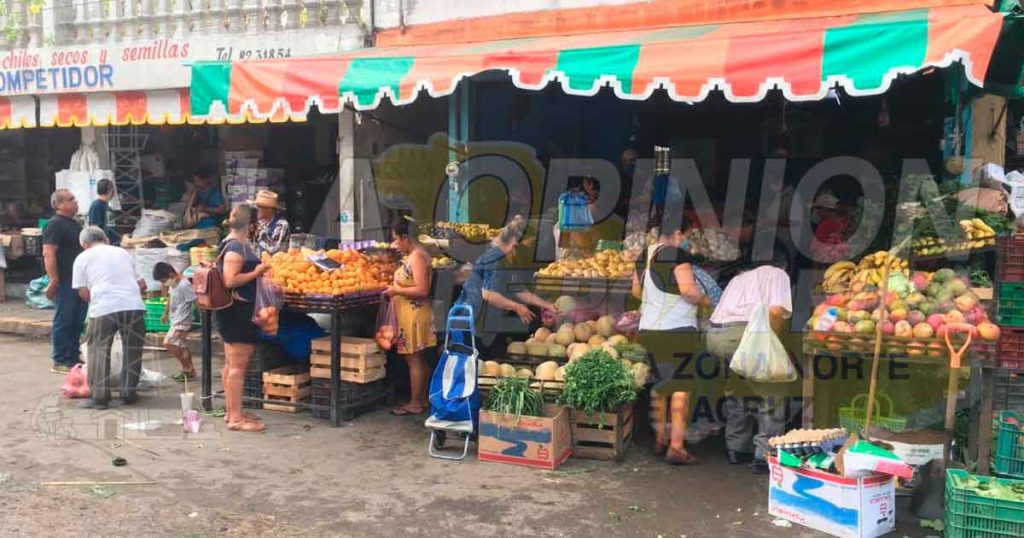 Meten en cintura a comerciantes de La Mina en Poza Rica