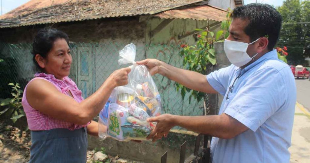 Llega apoyo alimenticio a más zonas de Naranjos Amatlán