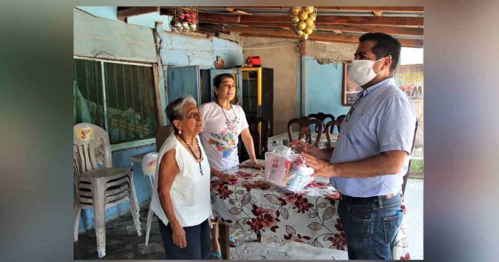 Llega apoyo alimenticio a más zonas de Naranjos Amatlán