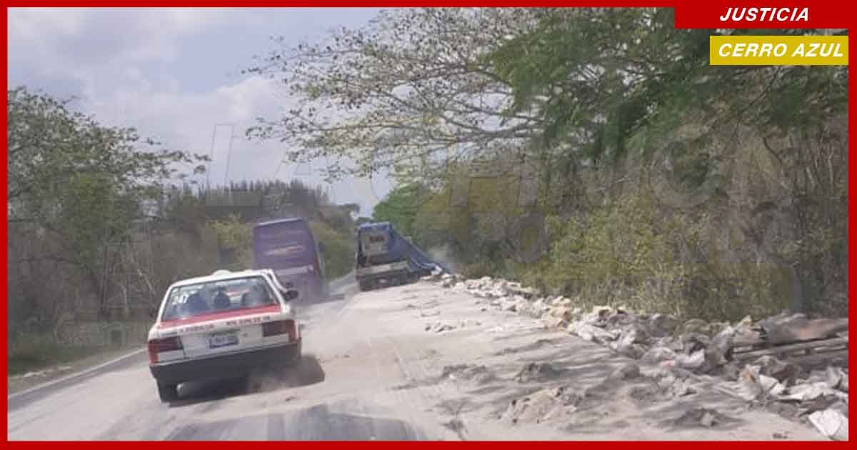Tráiler riega cemento en la Tuxpan-Tampico