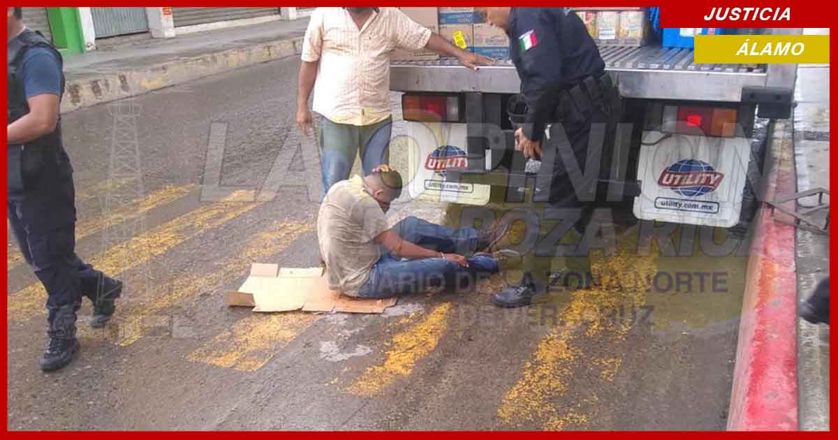 Resbala y cae de un vehículo cuando entregaba mercancía