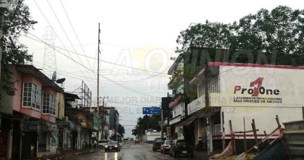Fuerte tromba sorprende a Tuxpeños
