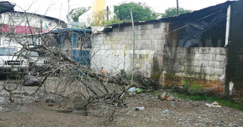 Fuerte tromba sorprende a Tuxpeños