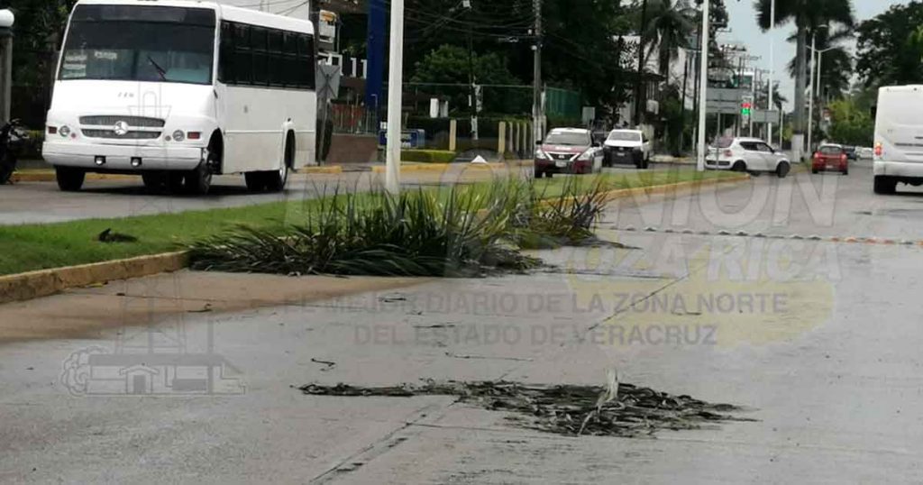 Fuerte tromba sorprende a Tuxpeños