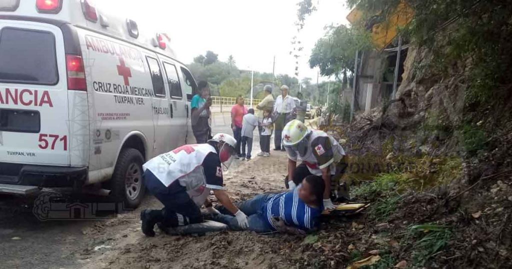 ¡Da vuelta en U y derriba a motociclista!