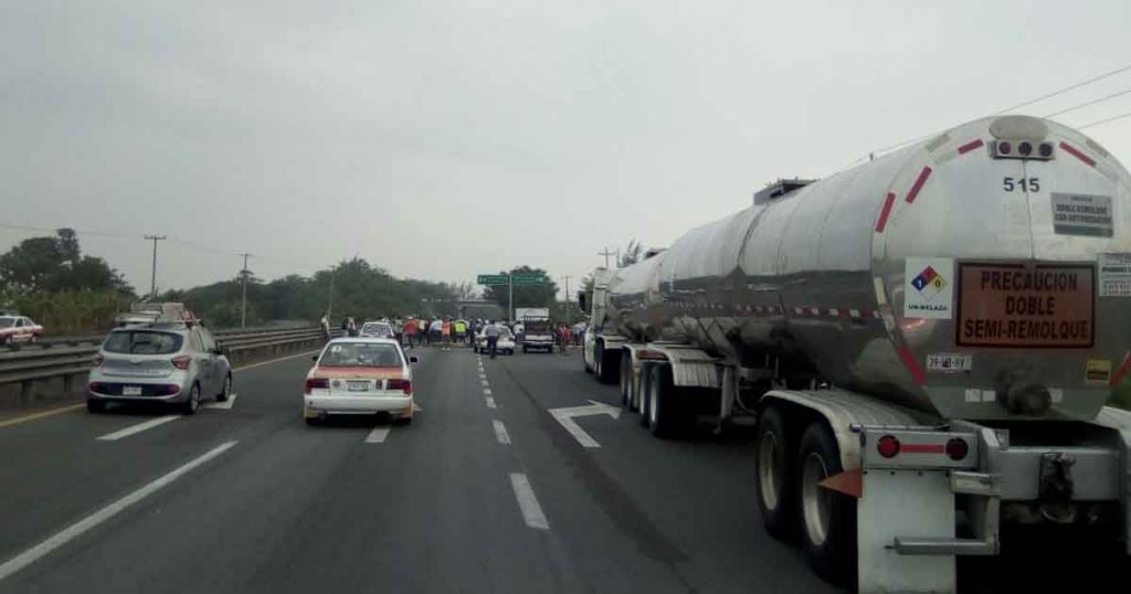 Bloqueada la carretera Veracruz-Poza Rica
