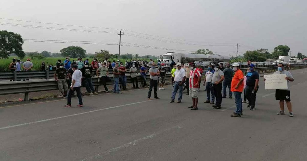 Bloqueada la carretera Veracruz-Poza Rica
