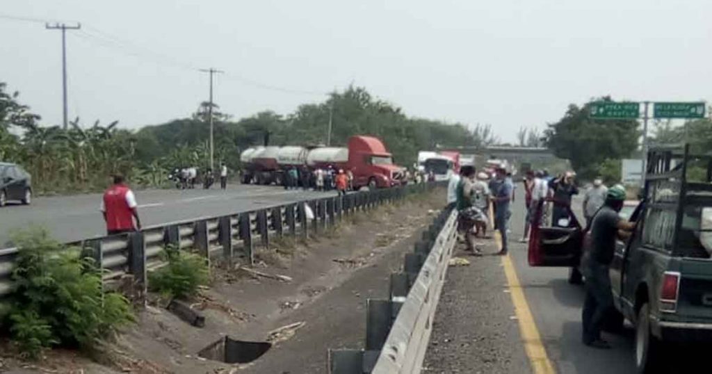 Bloqueada la carretera Veracruz-Poza Rica