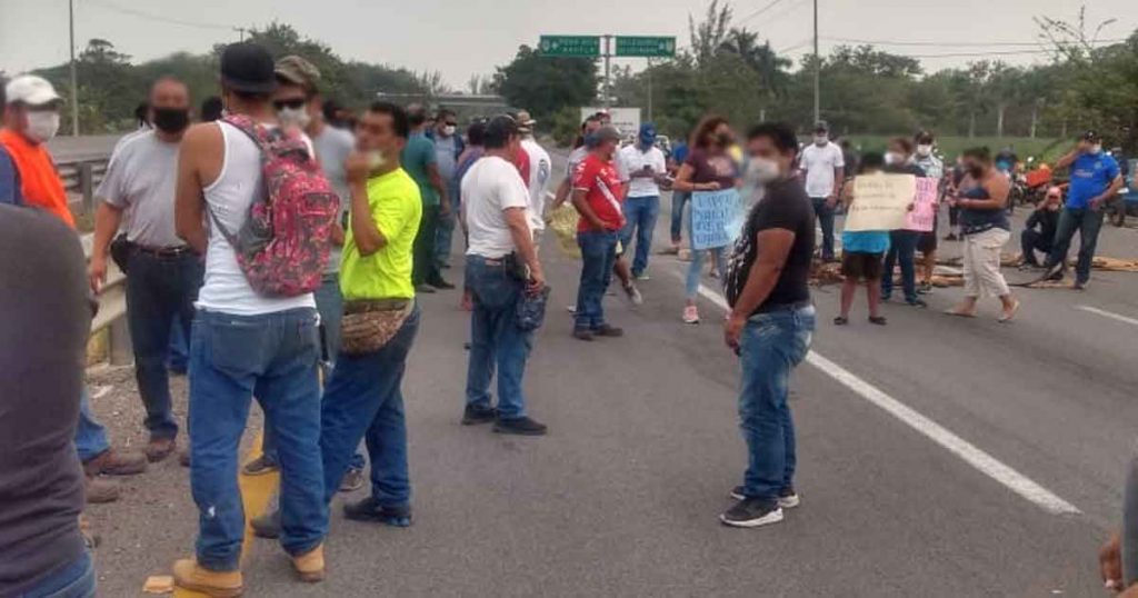 Bloqueada la carretera Veracruz-Poza Rica