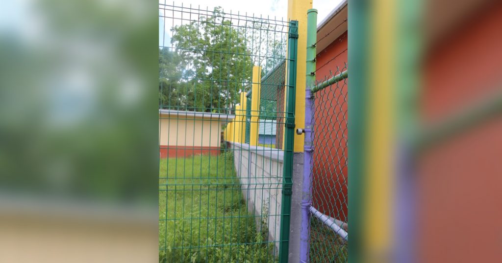 Rehabilitan dos escuelas rurales