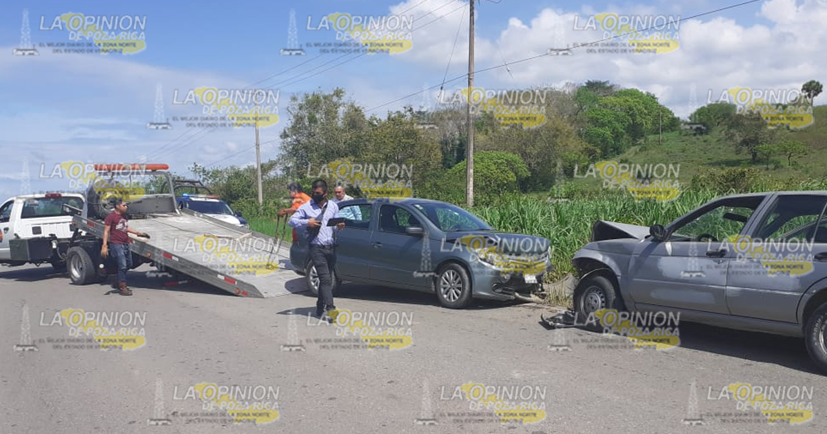 Dos lesionados en fuerte accidente en Chinampa De Gorostiza