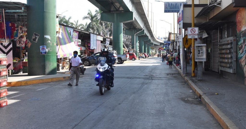 Por tercera semana consecutiva, ambulantes se suman a la estrategia para evitar la movilidad en el primer cuadro de la ciudad