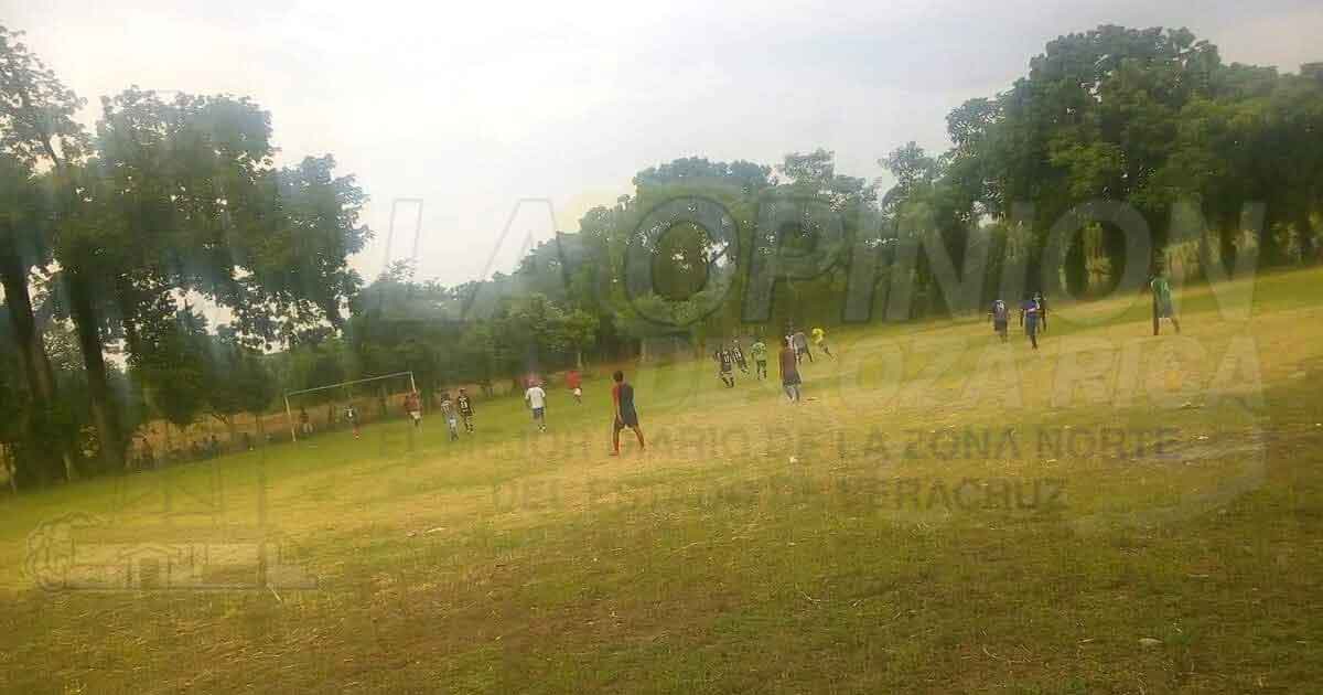 Arriesgan su salud por una “cascarita”