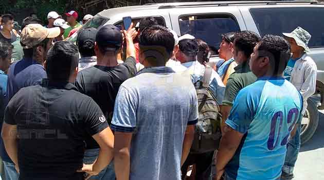 Bloquean carretera Coyutla a Filomeno Mata