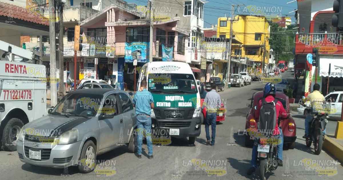 Choca combi contra coche
