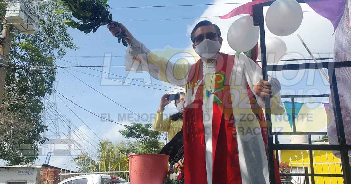 Por agua y tierra bendicen al pueblo en el Día de San Pedro Pescador en Tuxpan