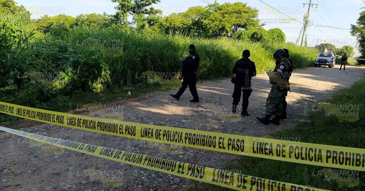 Encuentran cadáver metido entre la maleza en Martínez dela Torre