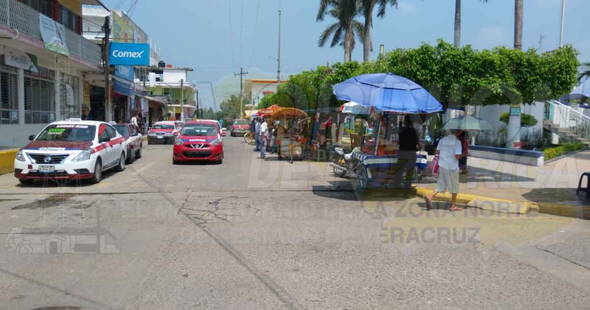 No hacen caso los ambulantes de Cazones, no respetan el "para llevar"