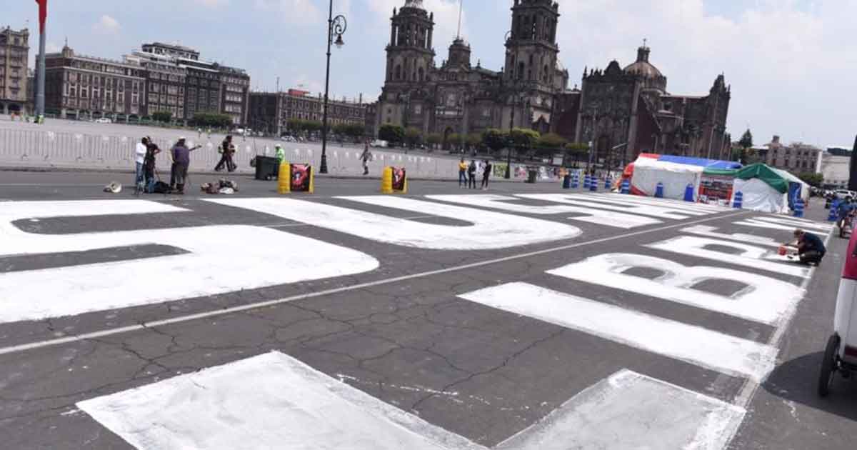 Pintan el Zócalo para exigir la liberación de Susana Prieto Terrazas