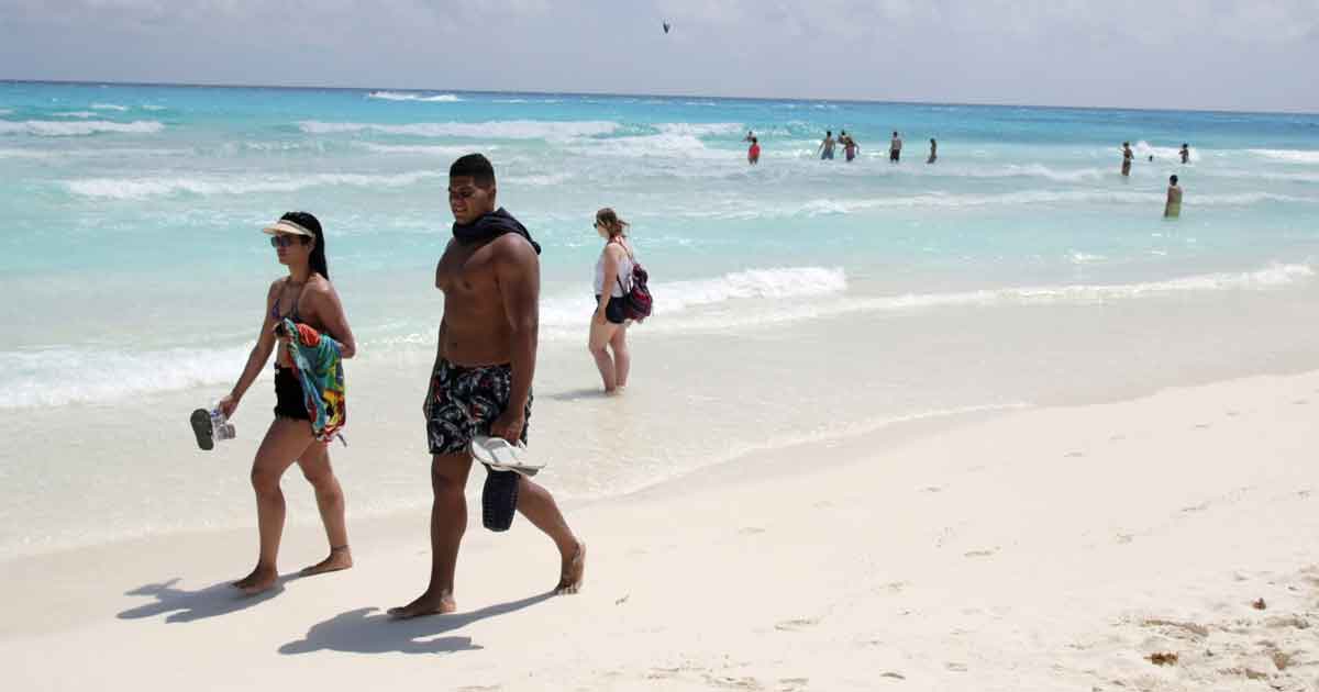 El turismo regresa al Caribe mexicano