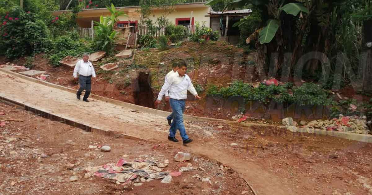 Mejoran accesos en comunidades