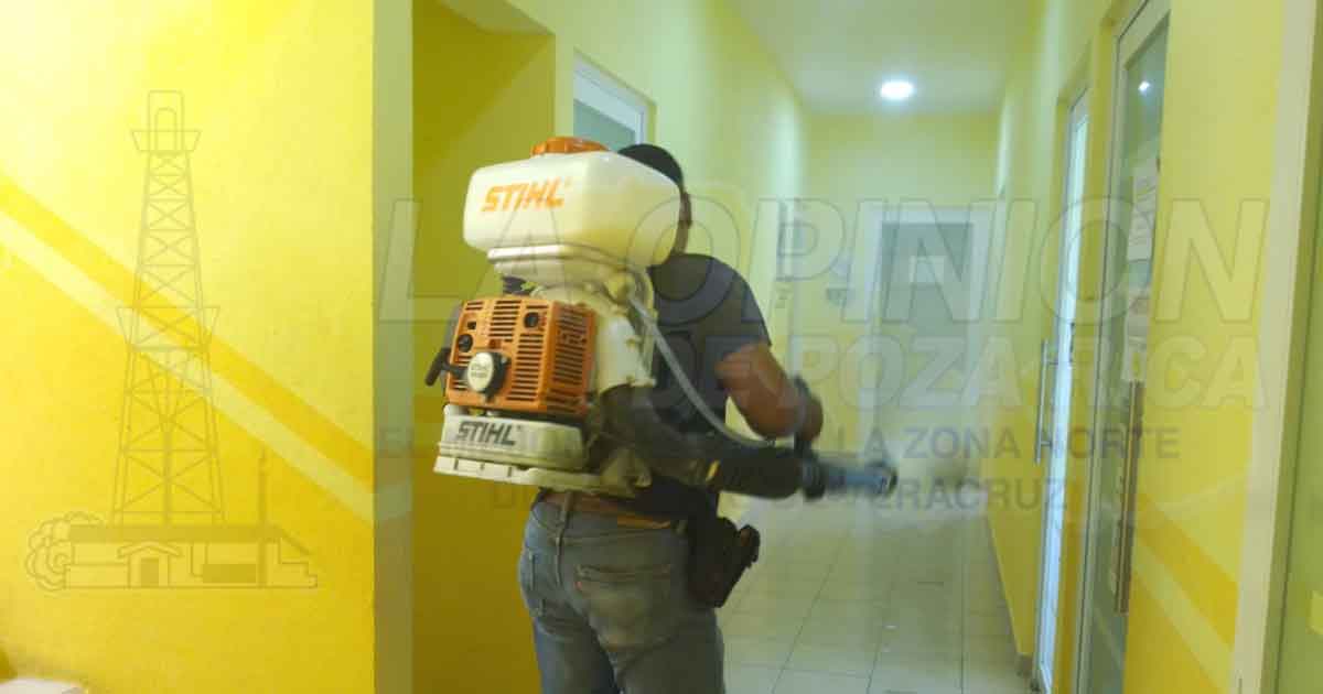 Sanitizan el palacio municipal