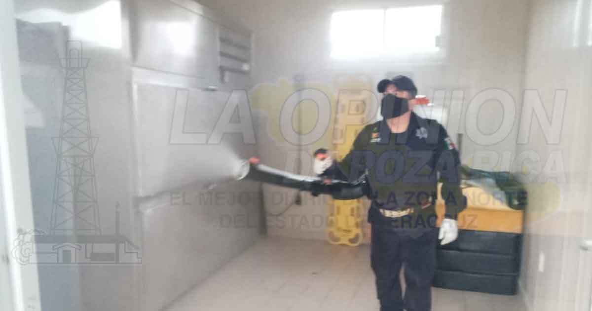 Sanitizan el hospital Totonacapan. Inhibien contagios de Covid-19
