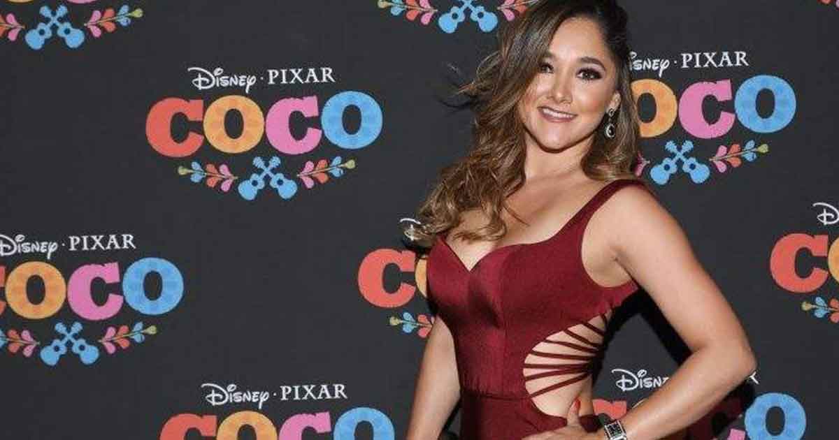 Sherlyn hace debutar a su hijo recién nacido en una obra de teatro
