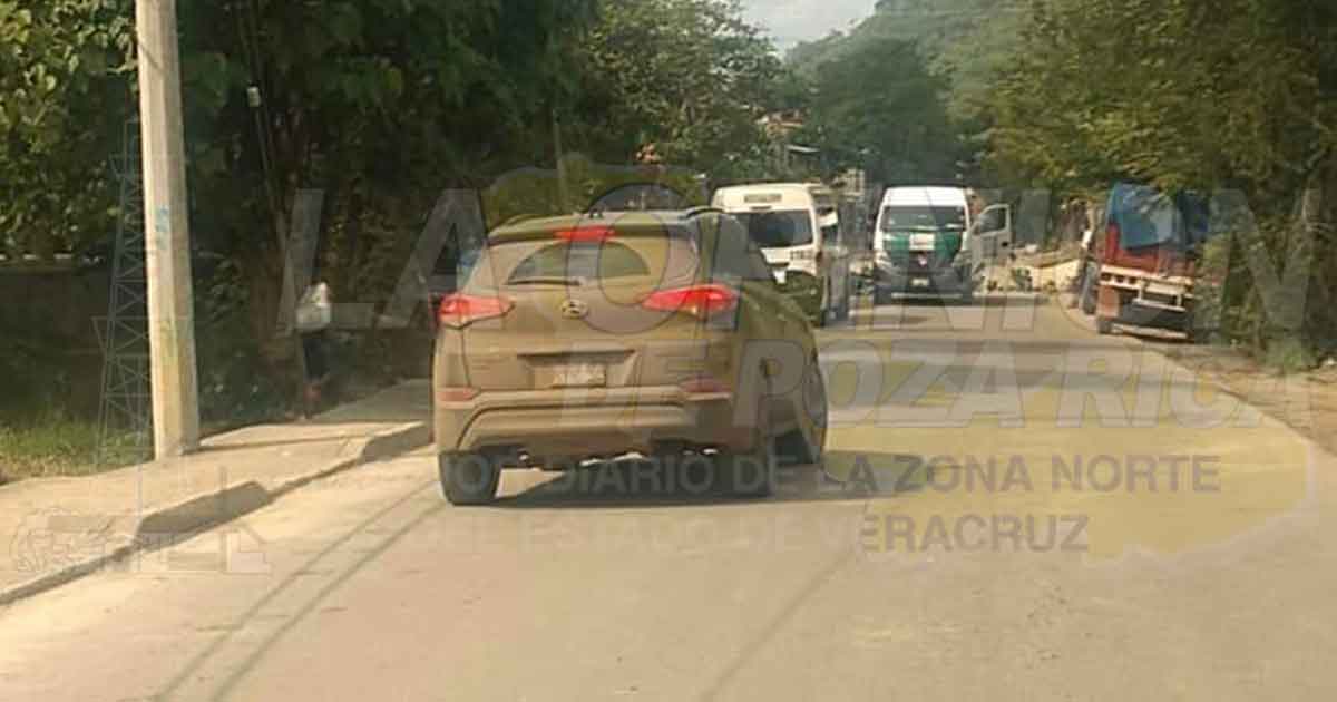 Vecinos de Palzoquiapa bloquean la carretera Huejutla-San Felipe Orizatlán