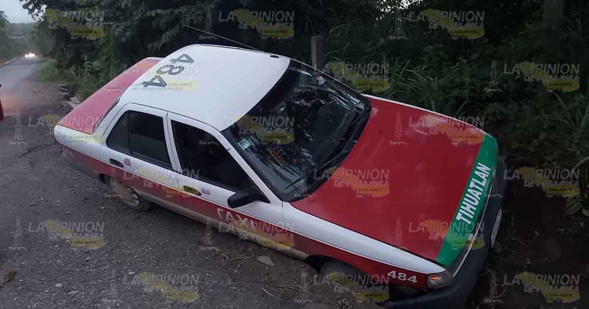 VUELCA TAXI Y LO ABANDONA