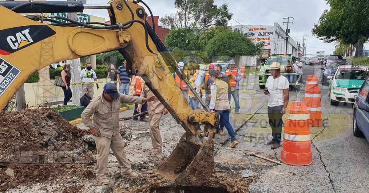 En Xalapa, ¡se vino abajo el pavimento!