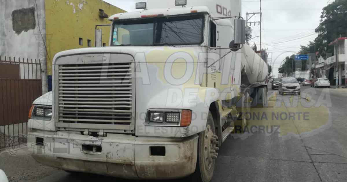 Aparatoso choque deja sólo daños