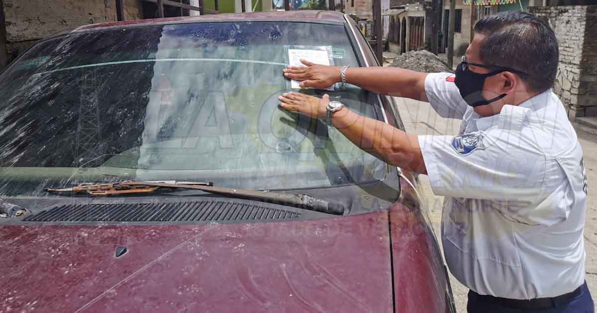 Autos chatarras focos de infección en Filomeno Mata