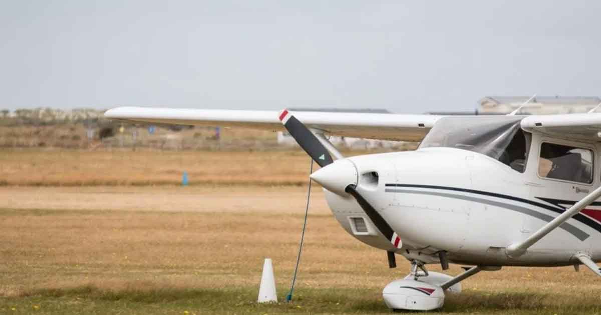 Avioneta se desploma en Cancún tras fallas mecánicas