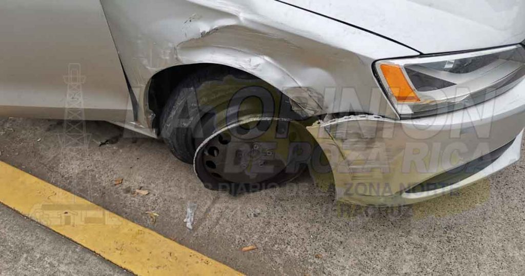 ¡Choca a camioneta estacionada!
