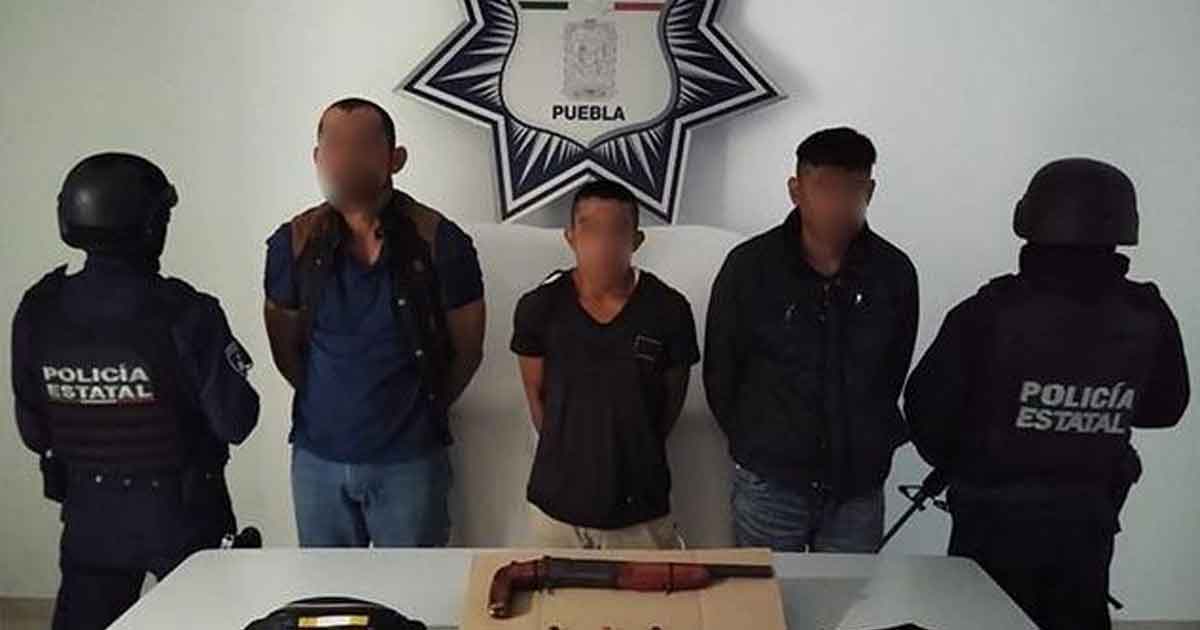 Capturan a 3 presuntos asalta-caminos; se les decomisó una escopeta, un vehículo robado y al parecer droga