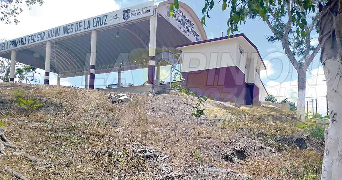 Deslaves en escuela del Sector Popular