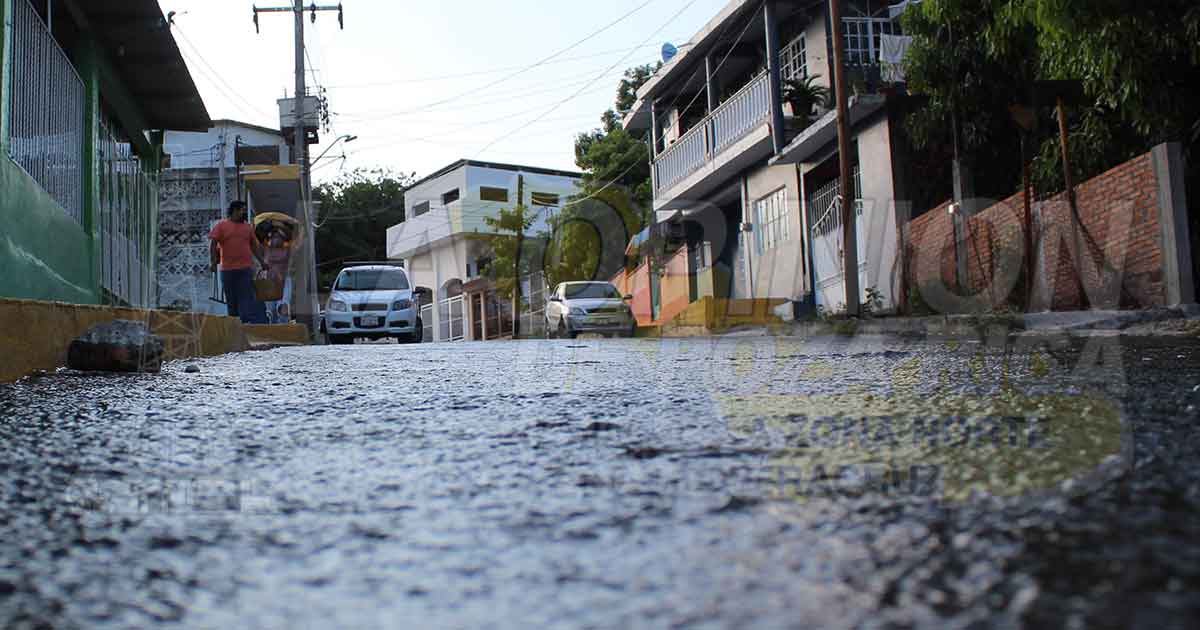 Particular rompe tubería de agua