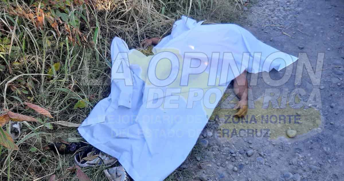 Se mata motociclista al caer y golpearse la cabeza